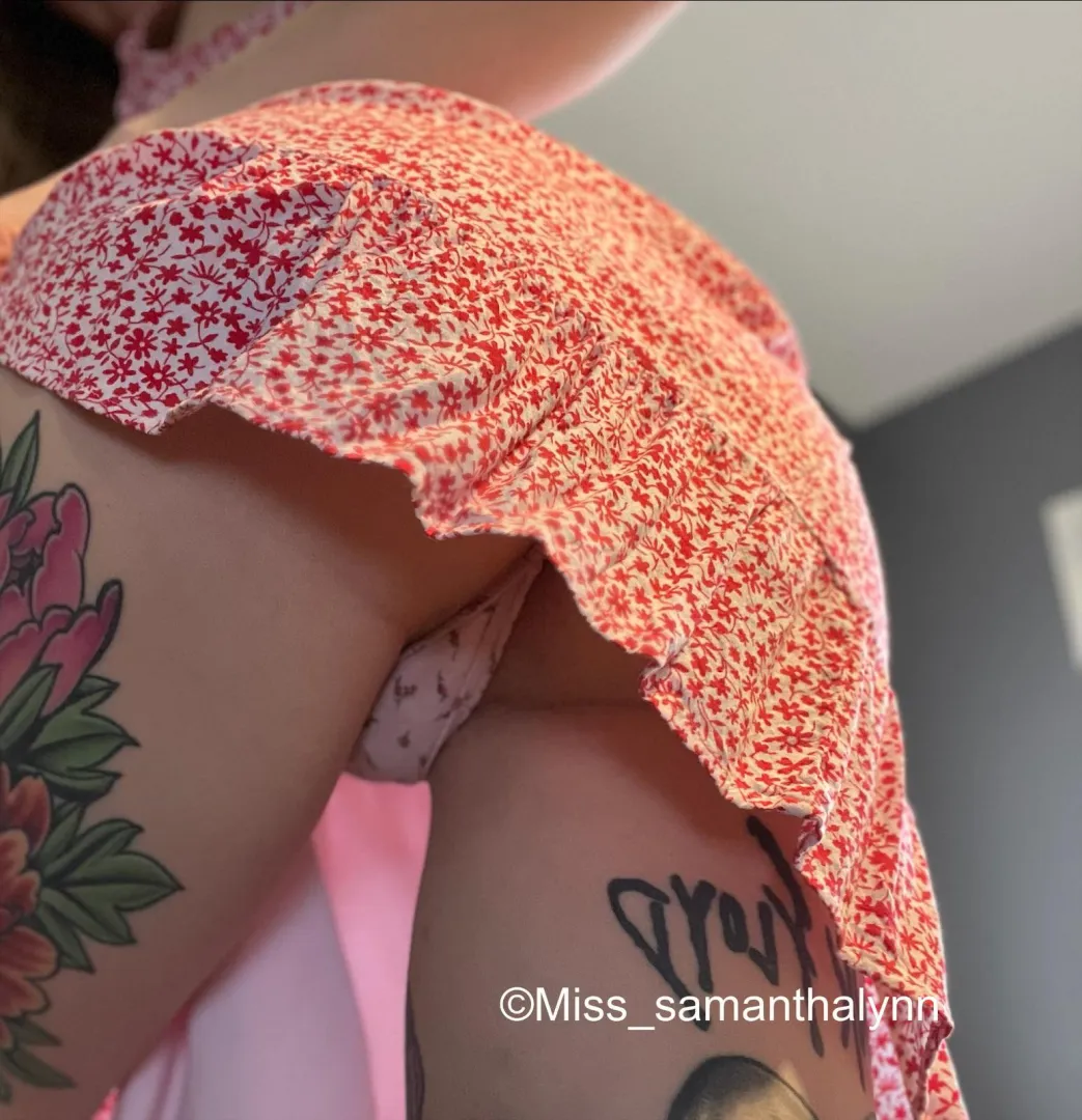 I can only hope someone sees my fat pussy in panties when I bend over