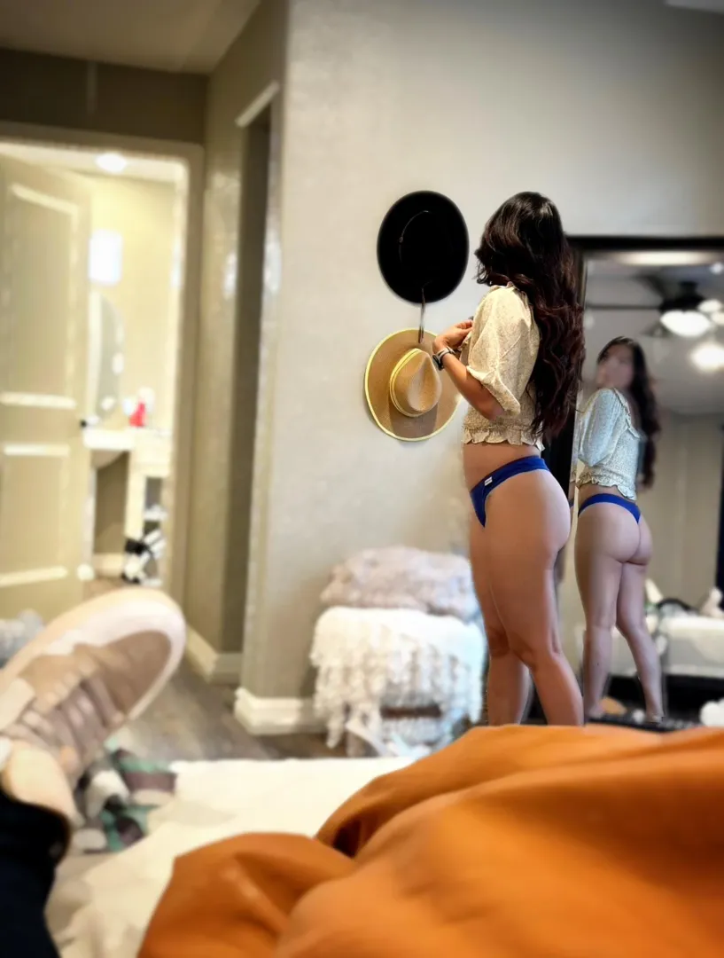 I can sit and watch her get ready all day!!!