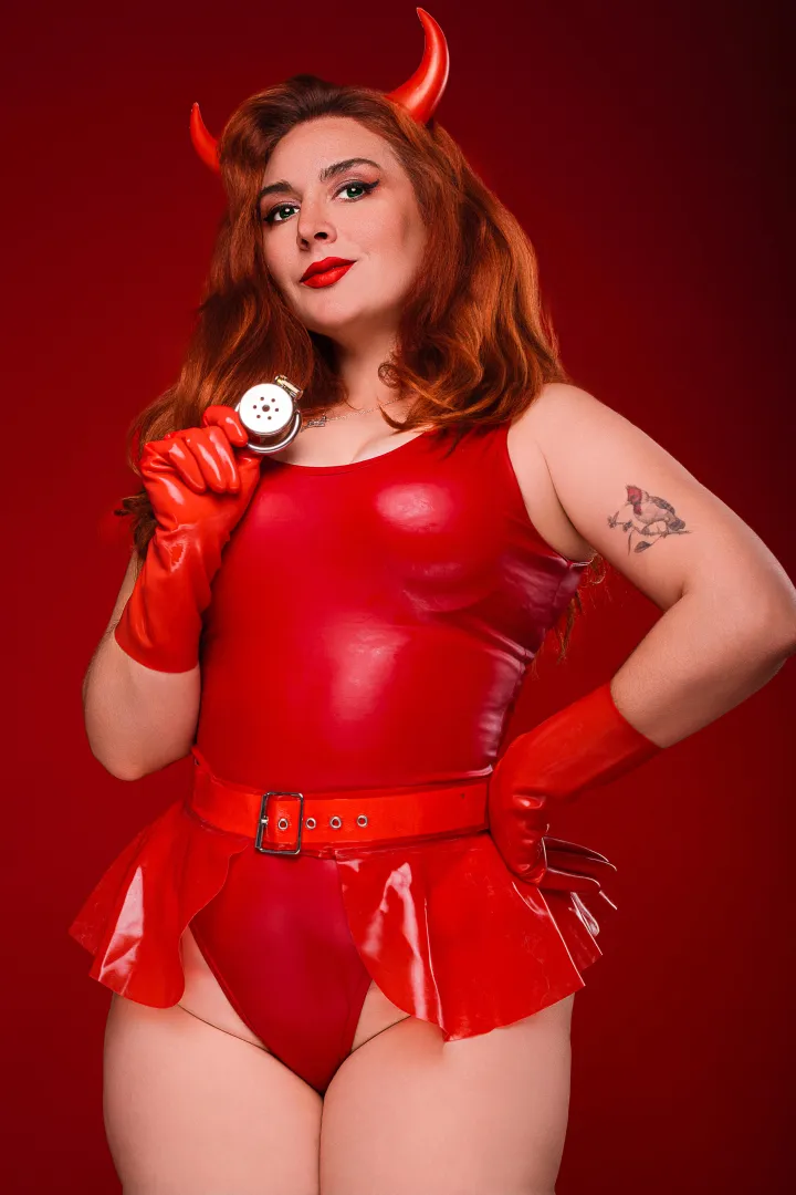 I do not need to raise my voice to control you, a simple look and the promise of steel around your cock is enough to make you straighten up and present yourself properly.