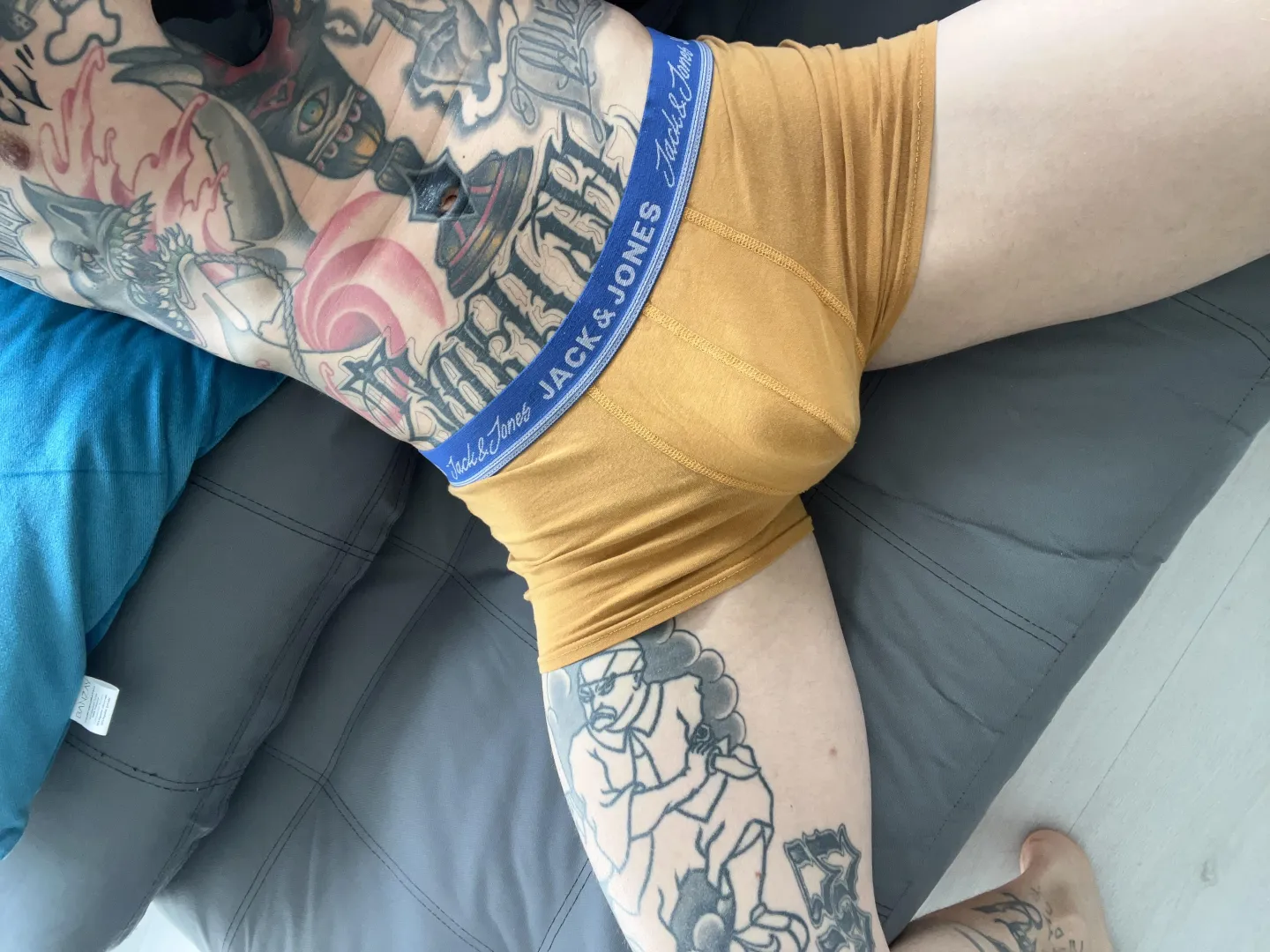 I feel hot, will you help me calm down? 😔