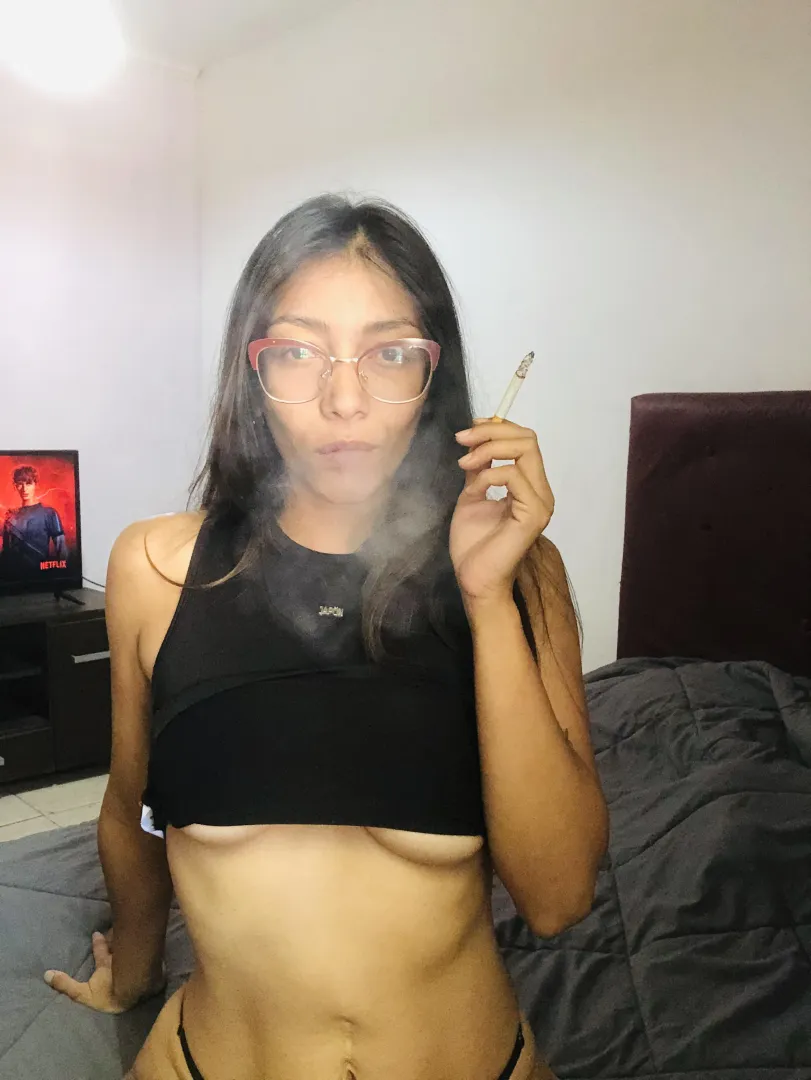 I finally found a community of moms who smoke... new here 