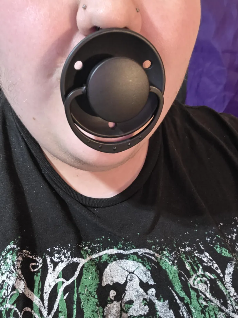 I gots a new paci (compliments welcome)