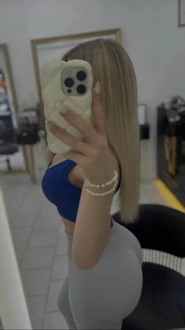 I have a big booty hope you enjoy the view