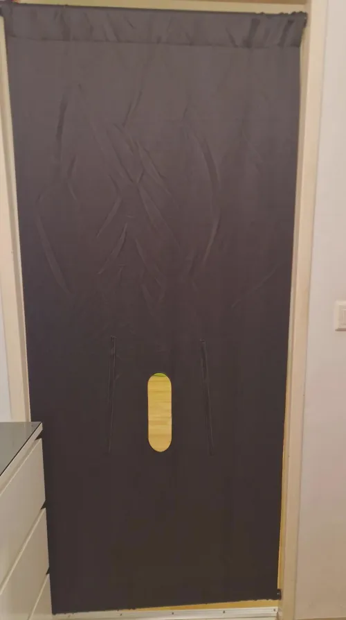 I have this gloryhole in Vienna Austria and i am looking for nice dicks to serve. My dms are open