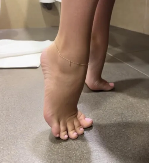 I heard you're in to tiptoes 