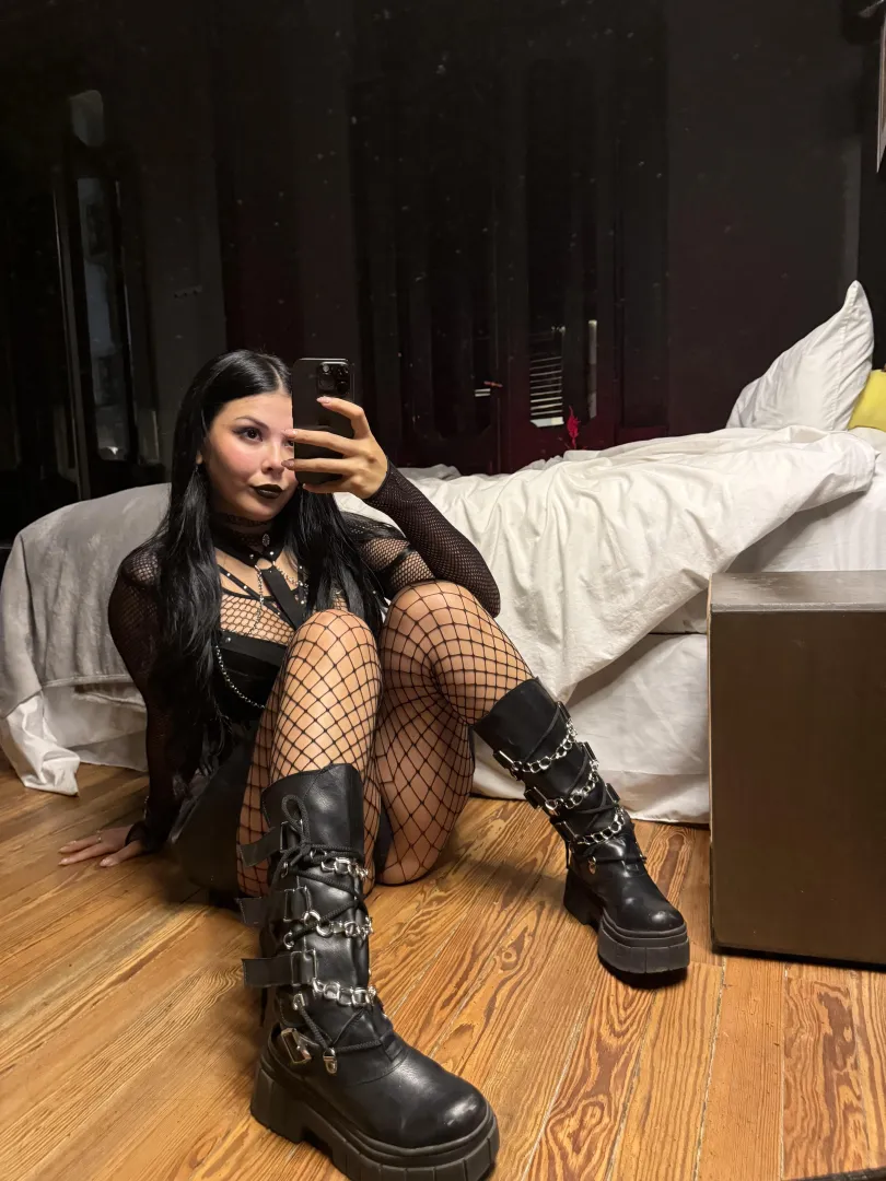 I know you want to be between my legs