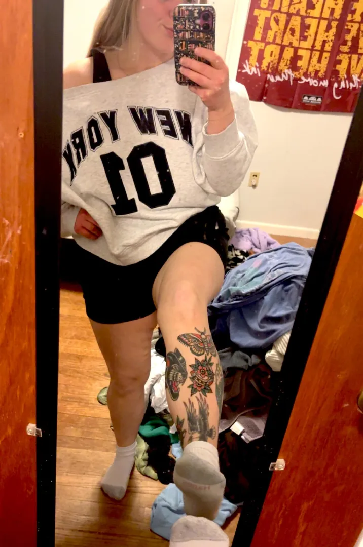 I know you’re dying to come sniff my feet 