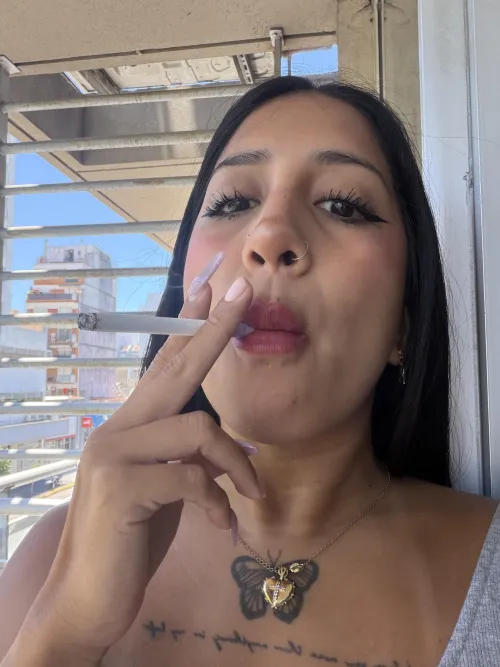 i look súper cute while i smoke