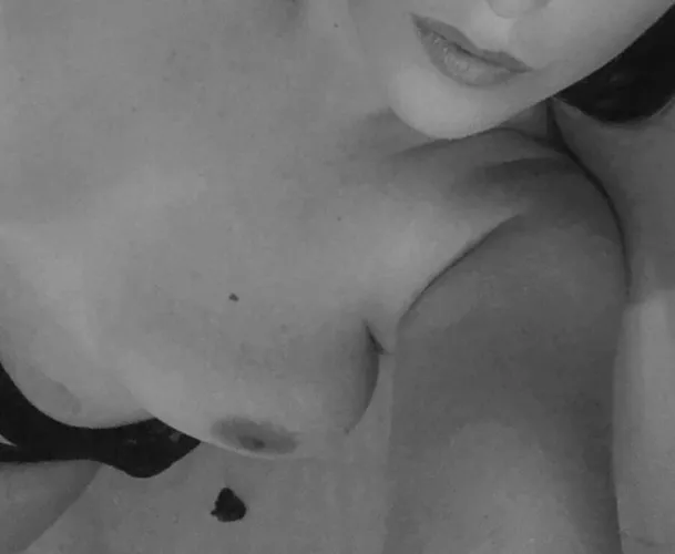 I love black and white photos, I find them very artistic.