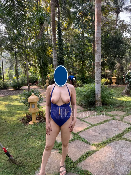 I love flashing on public pools