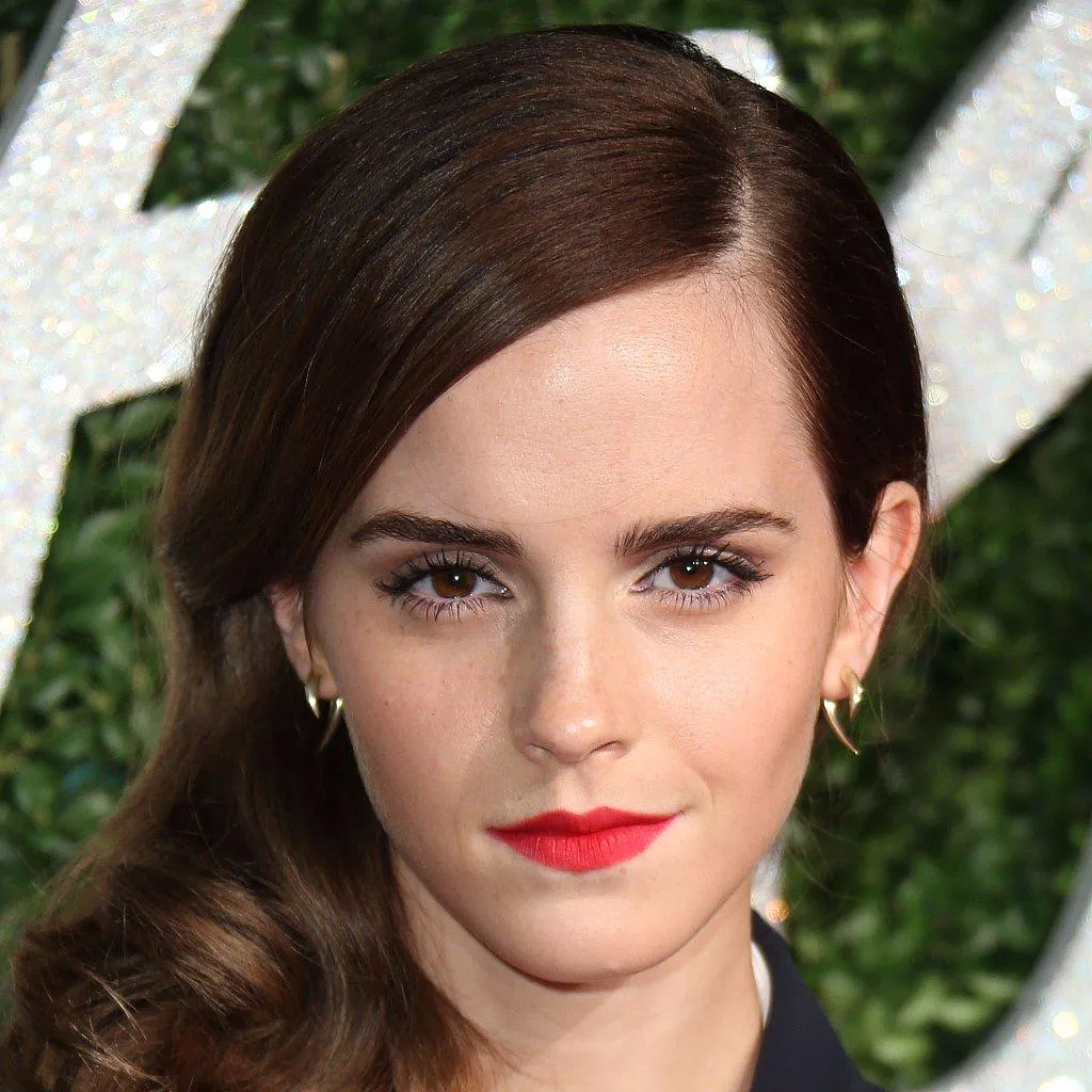 I love looking into her eyes and worshiping. Oh Emma I love you!