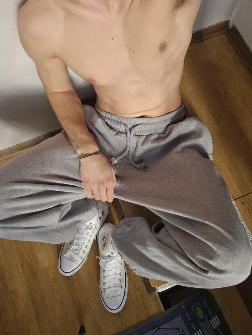 I love my grey sweats