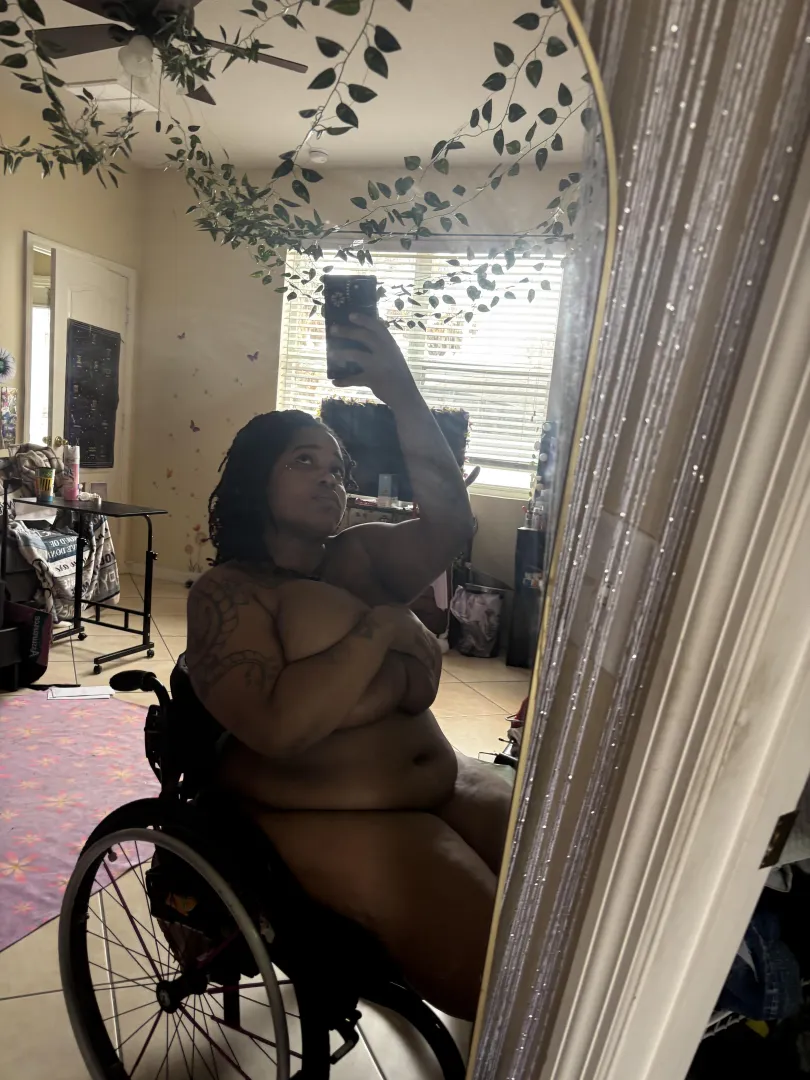 I love out the shower selfies ✨(25F t12 sci)