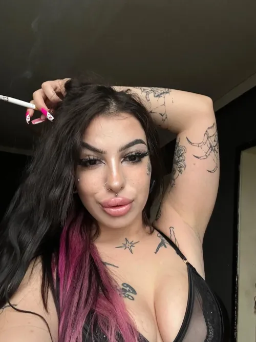 I love smoking when i`m horny