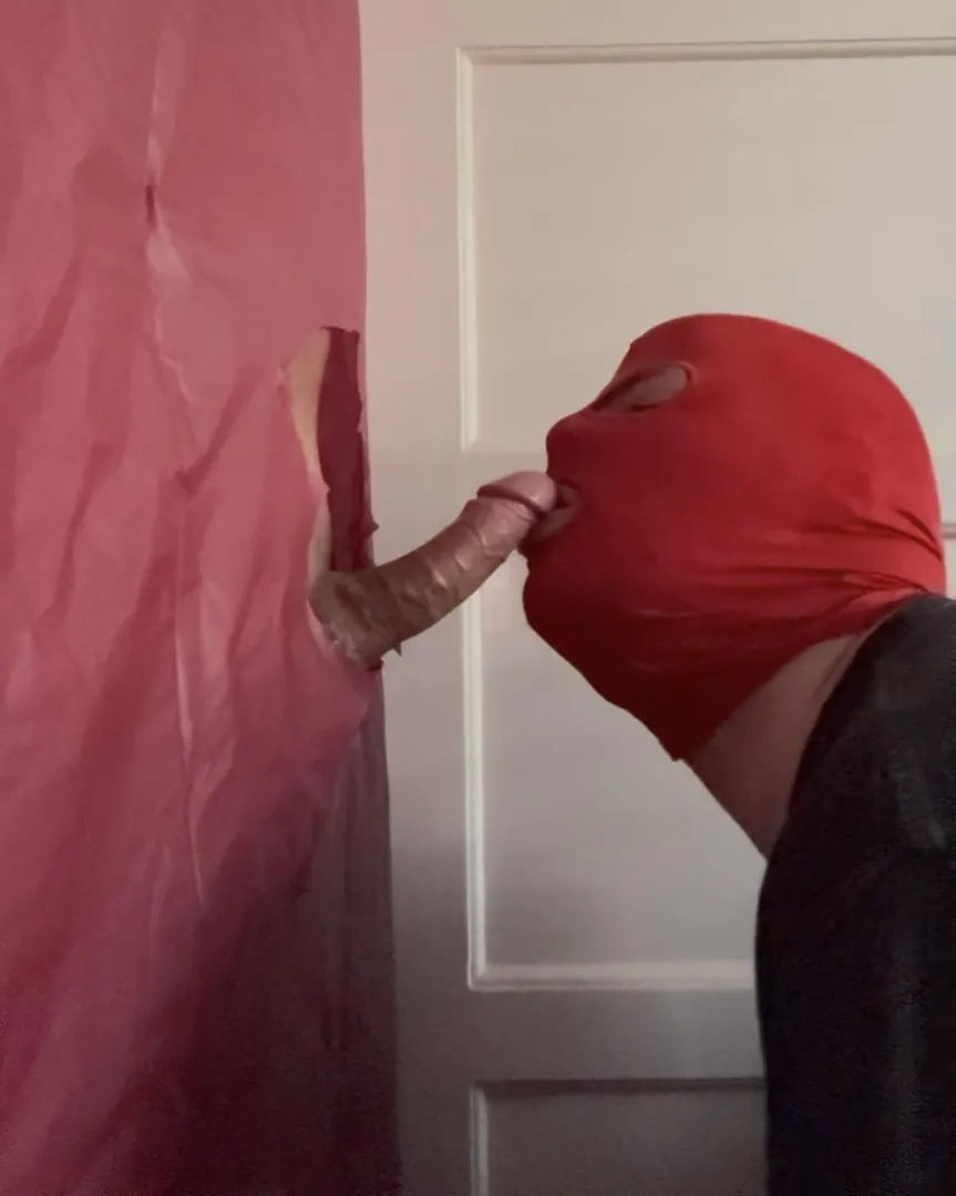 I love sucking cock at my gloryhole. Lisbon