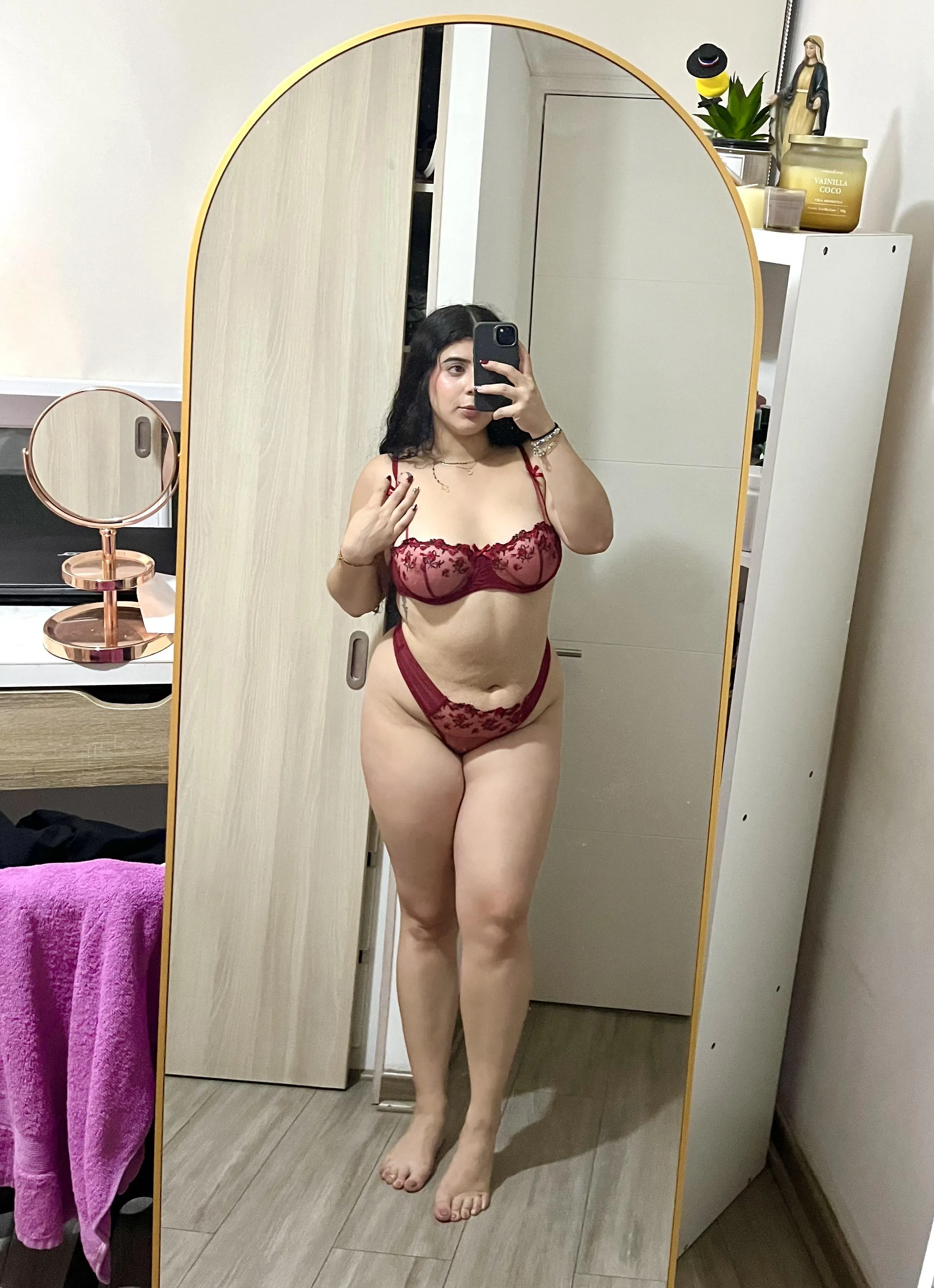 I love taking pictures in the mirror…