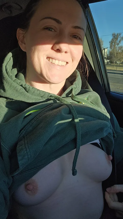 I love that the sun is out when I get off from work ☀️