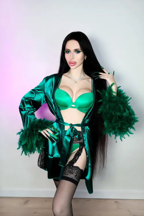 I love this green robe withfur