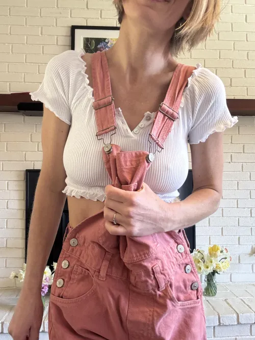 I love this little white shirt