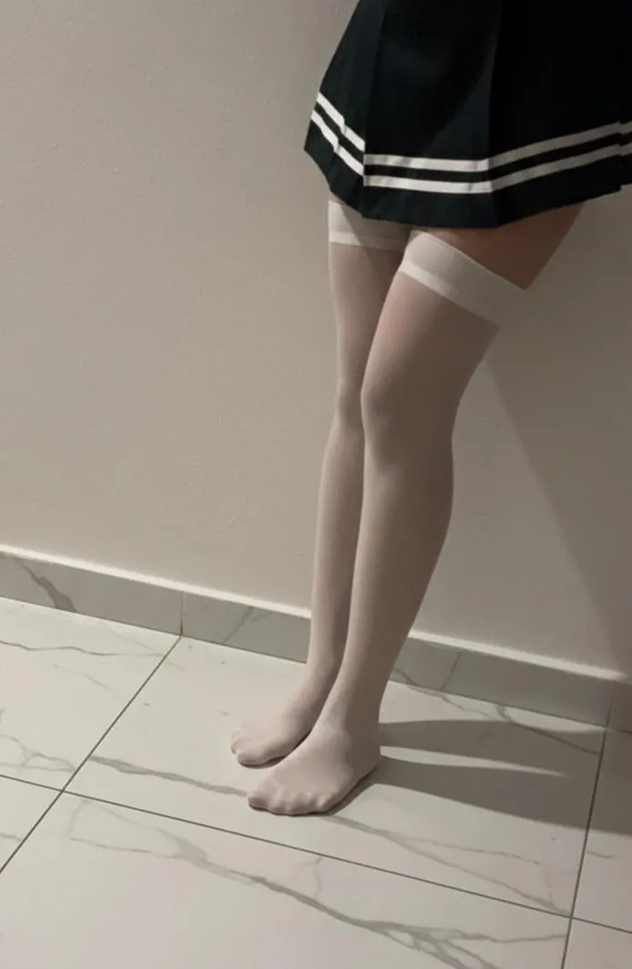 I love wearing cute tights and skirts ❤️