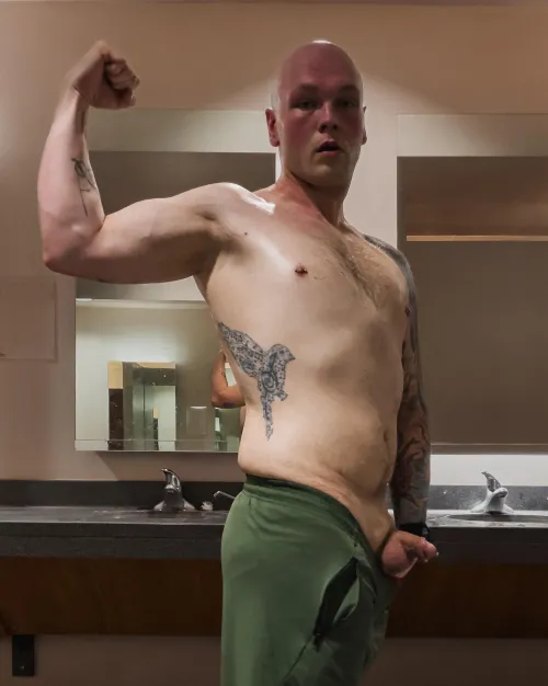 I need a photographer that isn’t me 