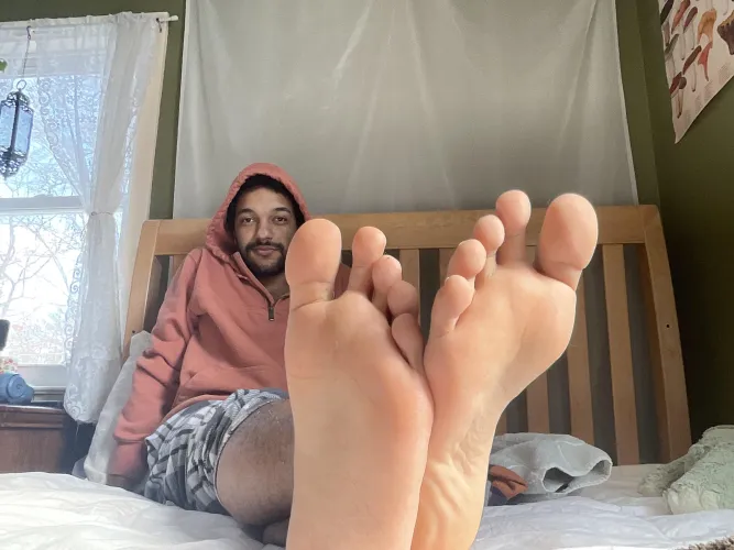 I need friends who like feet! 25