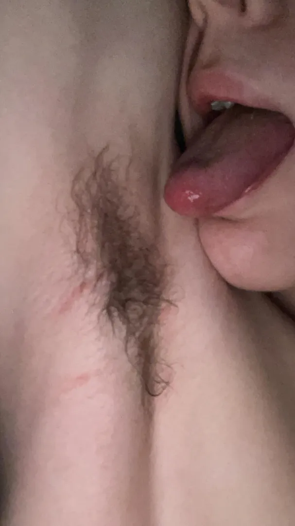 I need to lick my sweaty armpits