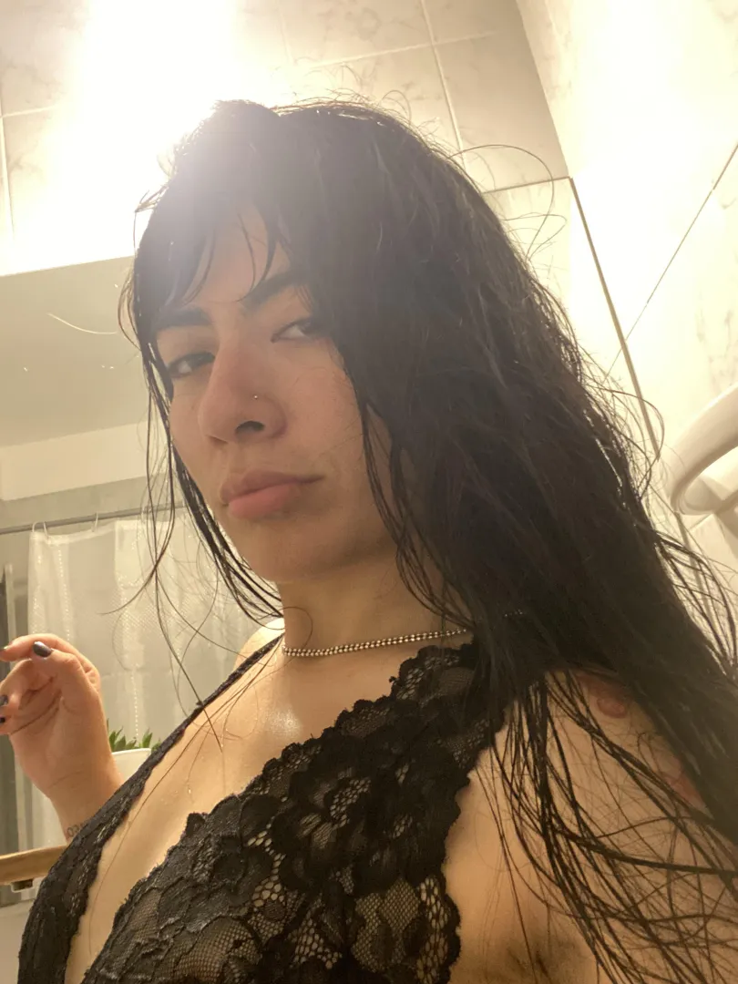 I pretend to be very spoiled, it's just that alphas know how to do it, I love it when they know they want to be my bitches!