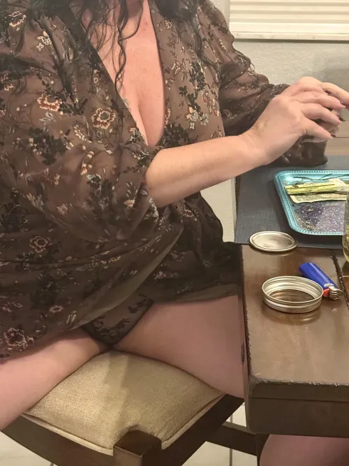 I still use a dollar bill to roll em.