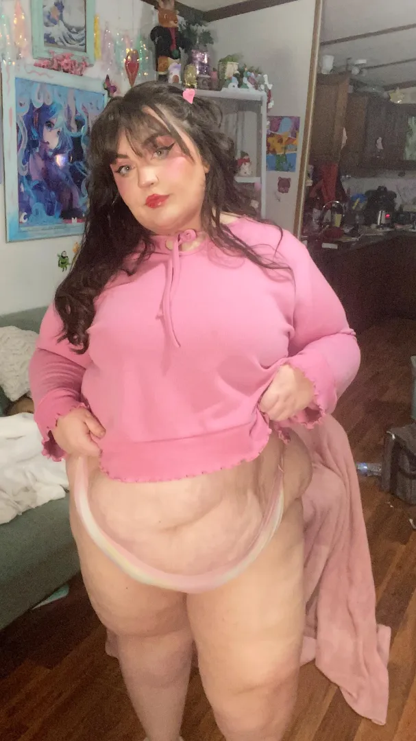 I thought you needed some pear 🍐 shaped cutie this morning for breakfast 🥞