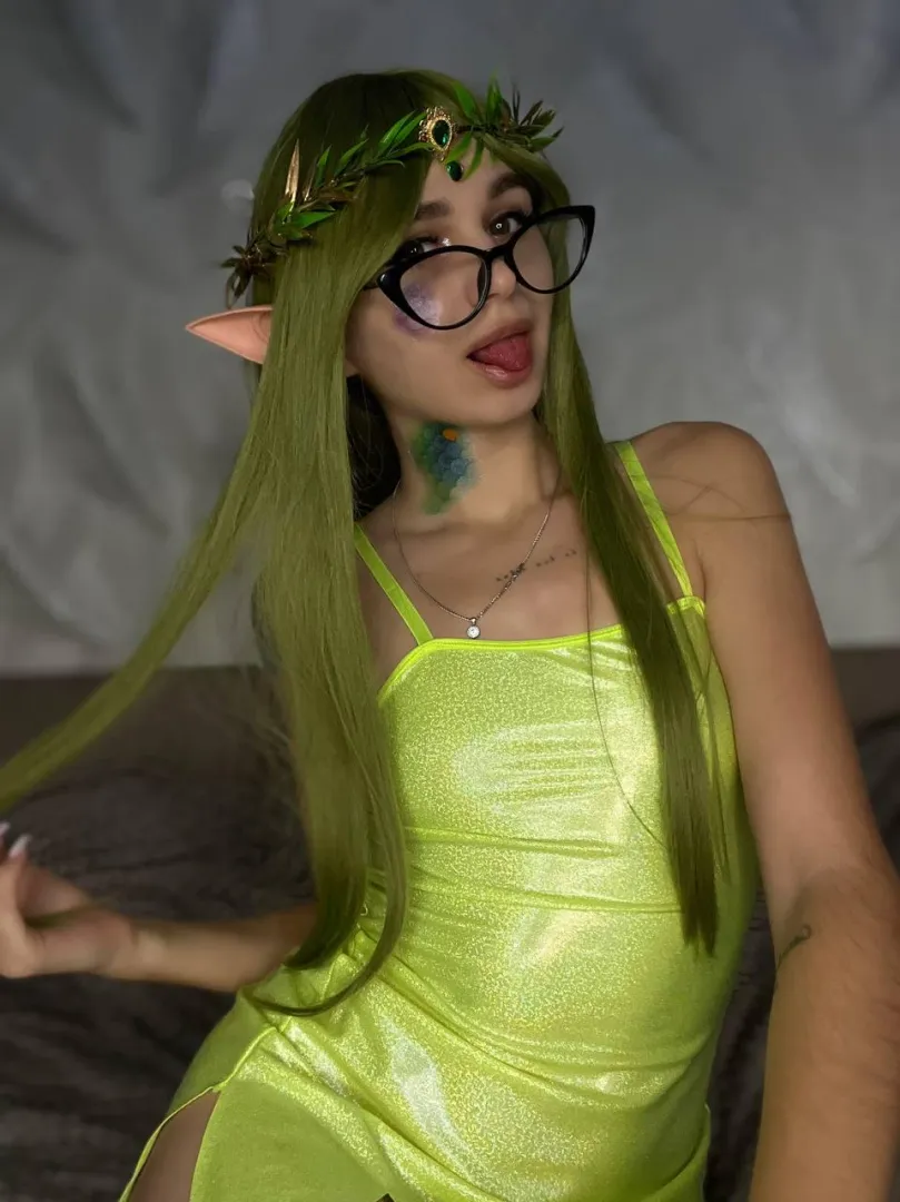 I tried making a Tinker Bell-style pic and now I kind of want a whole series