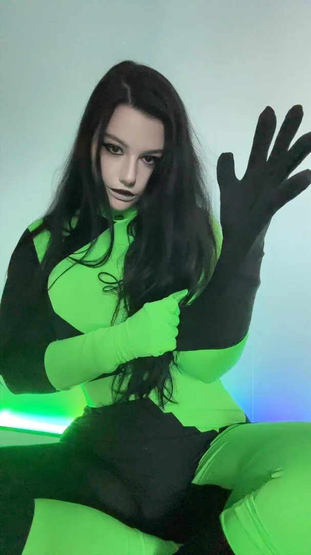 I wanna dress you up in cosplay and turn you into my egirl twin… 