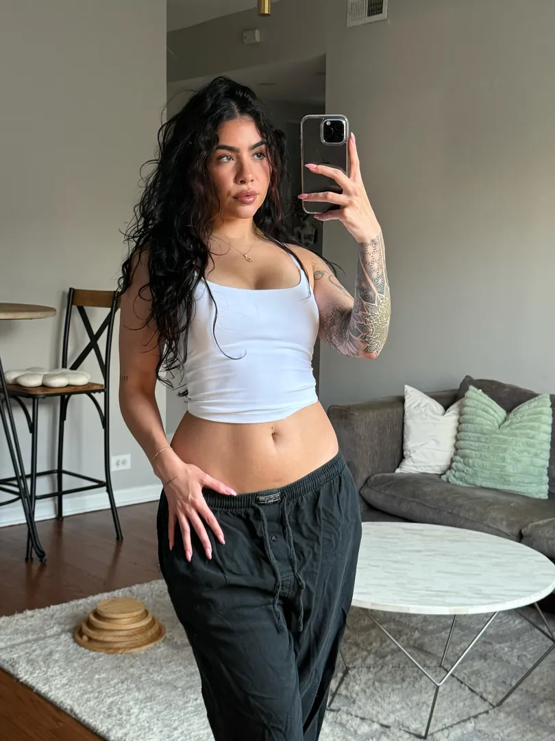 I want a good boy to leak over and over and over while I melt their brain with my voice. Yummy