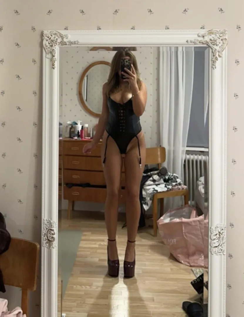 I want someone to dominate me tonight 🙈