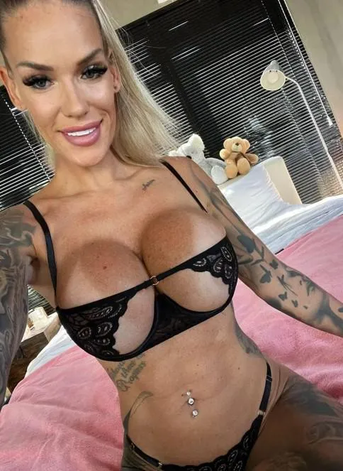 I want to be your fav bimbo