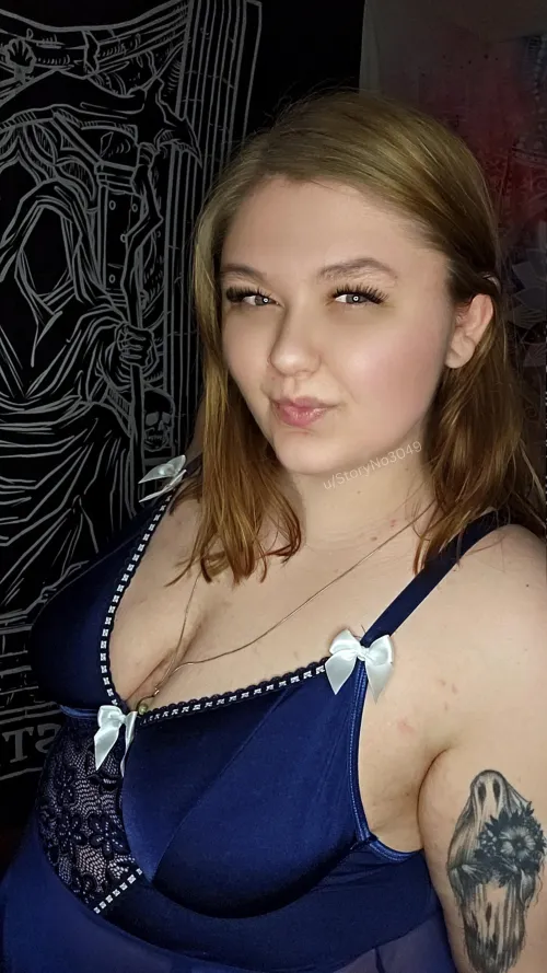 I want to be your favorite curvy temptation