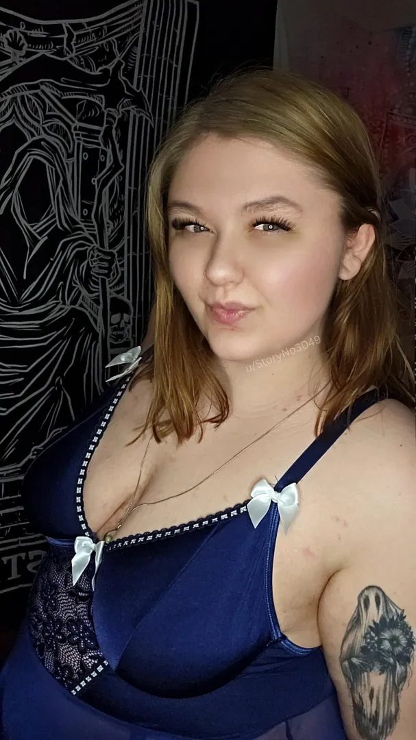 I want to be your favorite curvy temptation