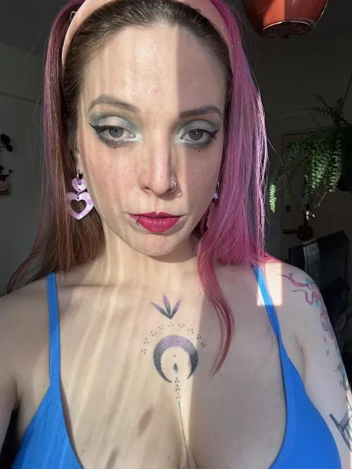 I want to be your tattoed girl this weekend