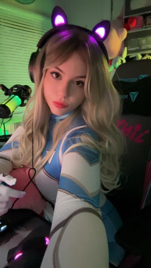 I want to dress you up in cosplay and make you twirl like a good girl… ✨