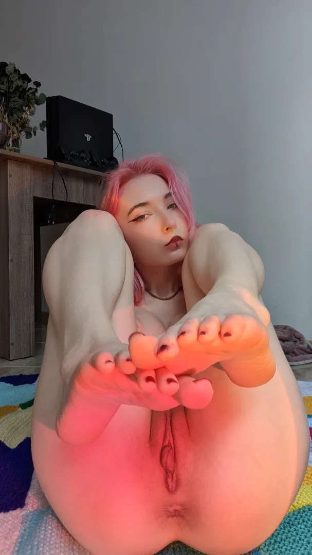 I want to know what you think of my pussy, be honest!