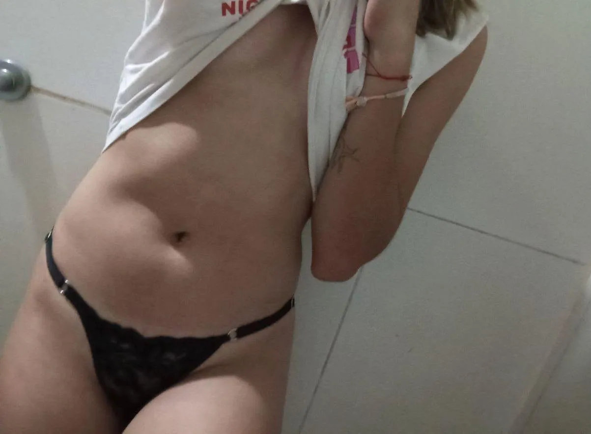 I was alone on valentine's day.. anyone wanna be nice and make up for it by filling my holes tonight? [F4M] #chicago