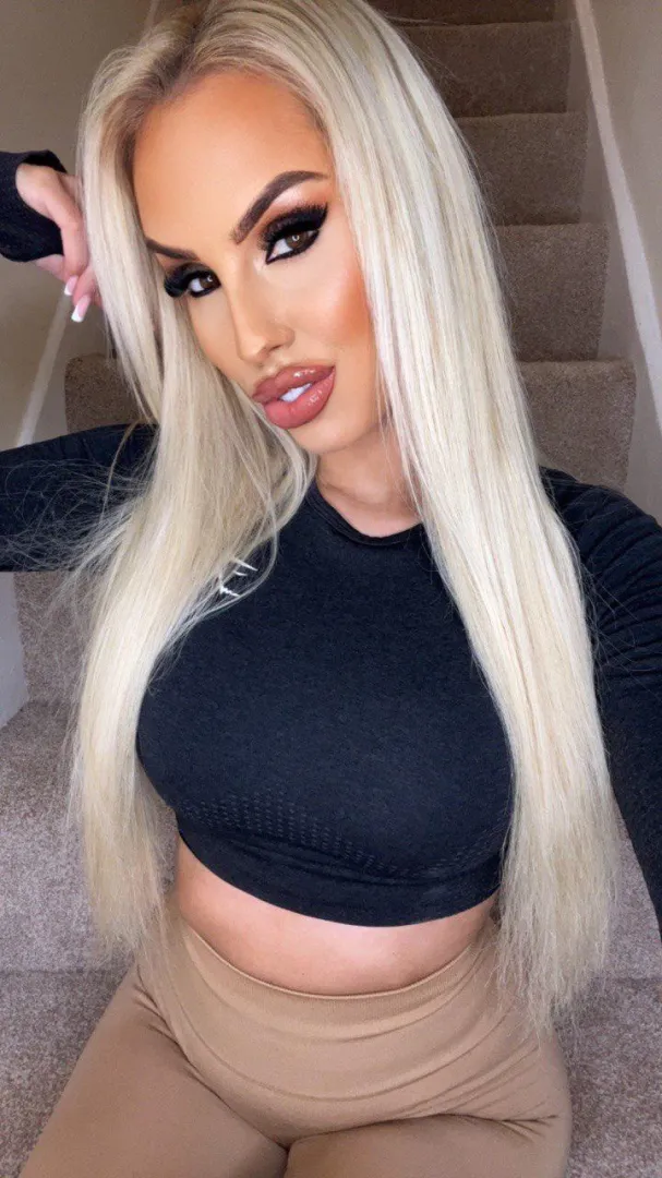 I wish an older guy came on my leggings right now