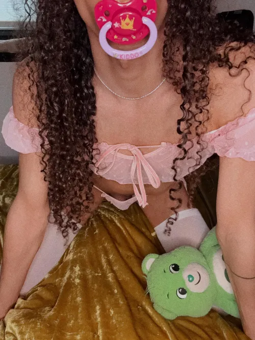 i wish i had some Daddy nipples to nurse on. My paci just isn’t the same 🥺