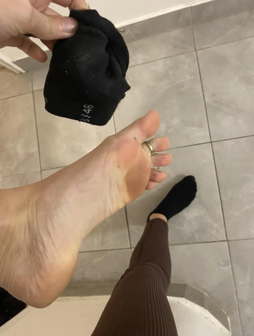 I wish you can smell how bad my feet smell