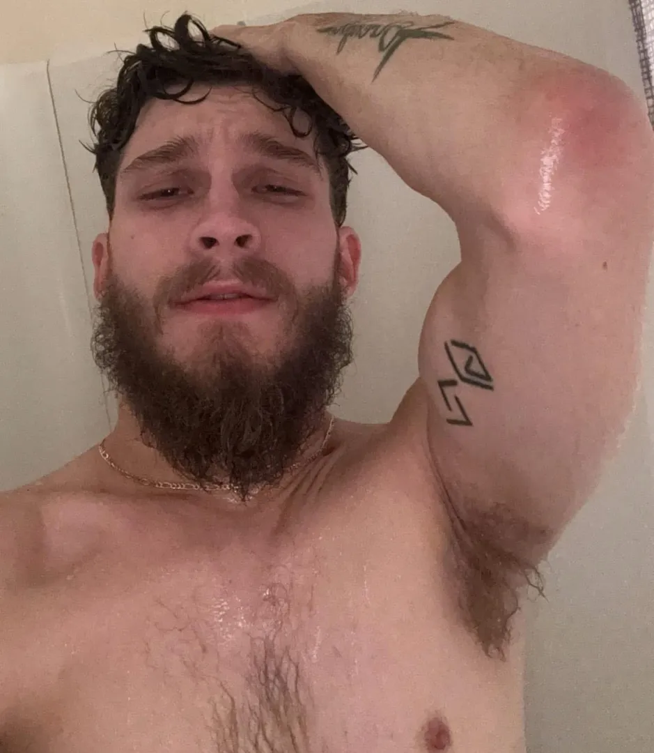 I’d rather have a tongue than a shower 👅