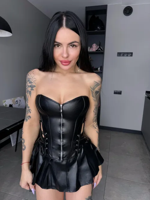 If something shines on me, it means it needs to be decorated with your cum, deal?