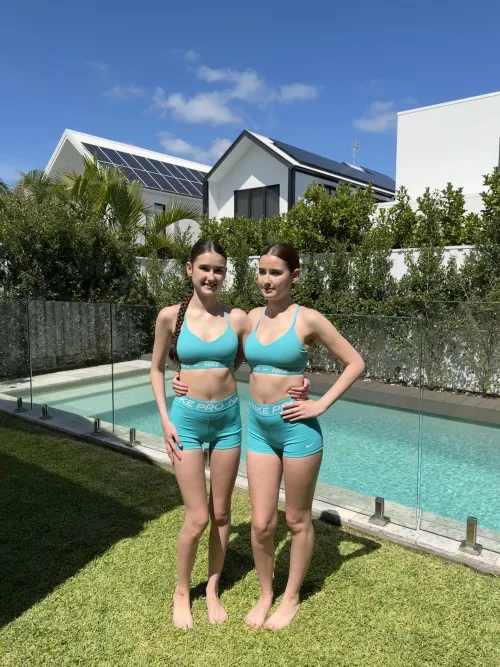 If u want to fuck us.. drop one emoji