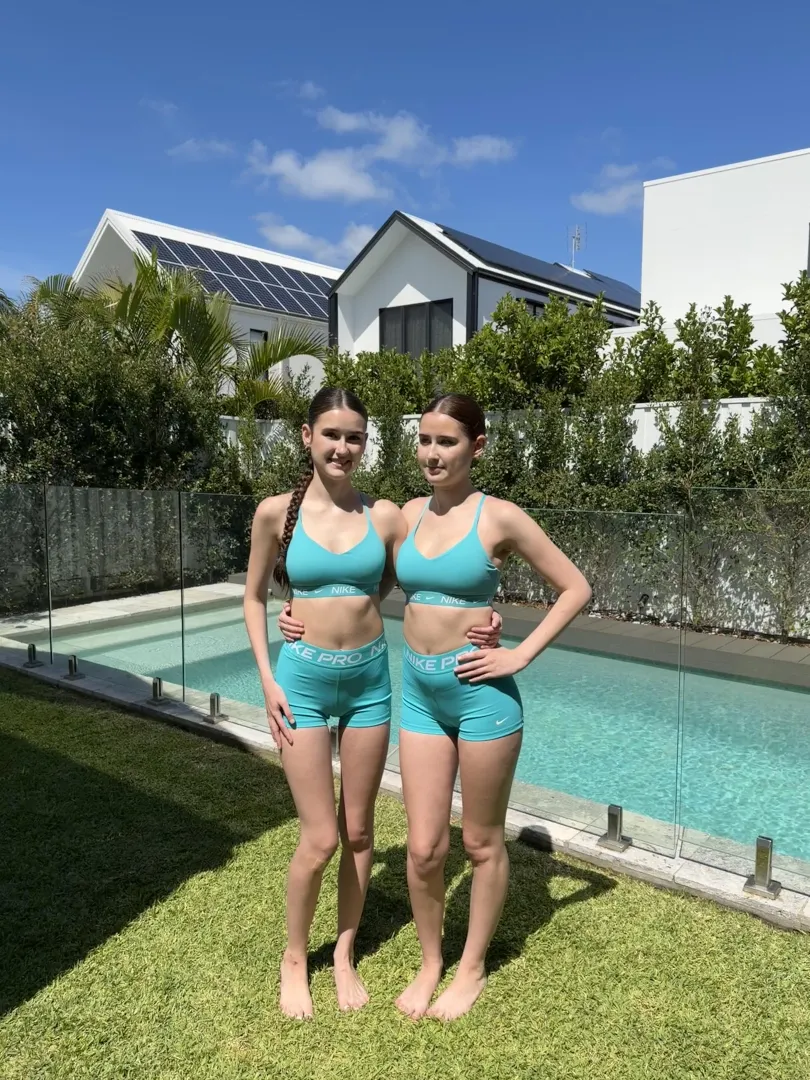 If u want to fuck us.. drop one emoji