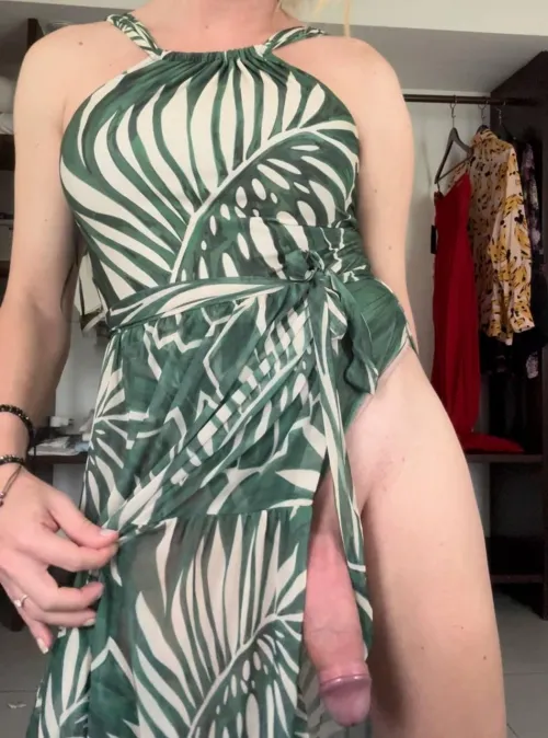 if you are into big girl cock trans say yep and i will send you my cum vids..