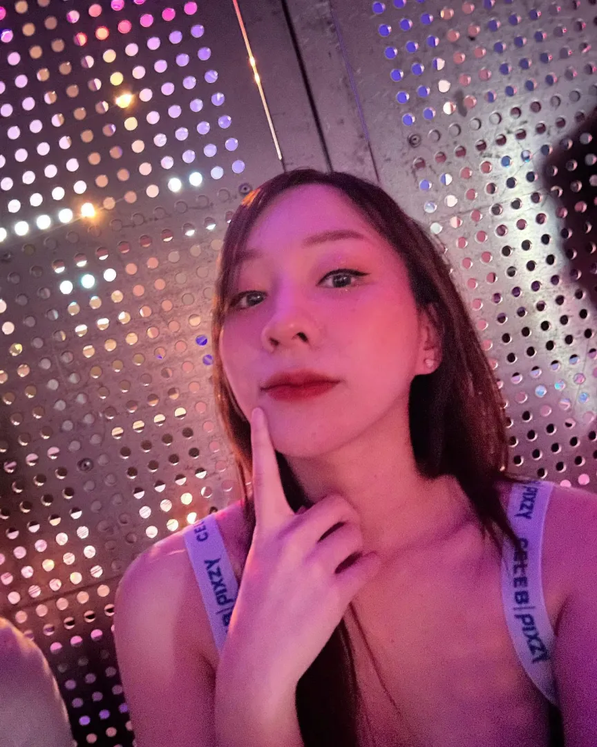 If you crave an Asian domme that will mind melt you you’re in the right place. If not you’re definitely missing out. Approach and I’ll be sure to milk every single drop out of you both ways~